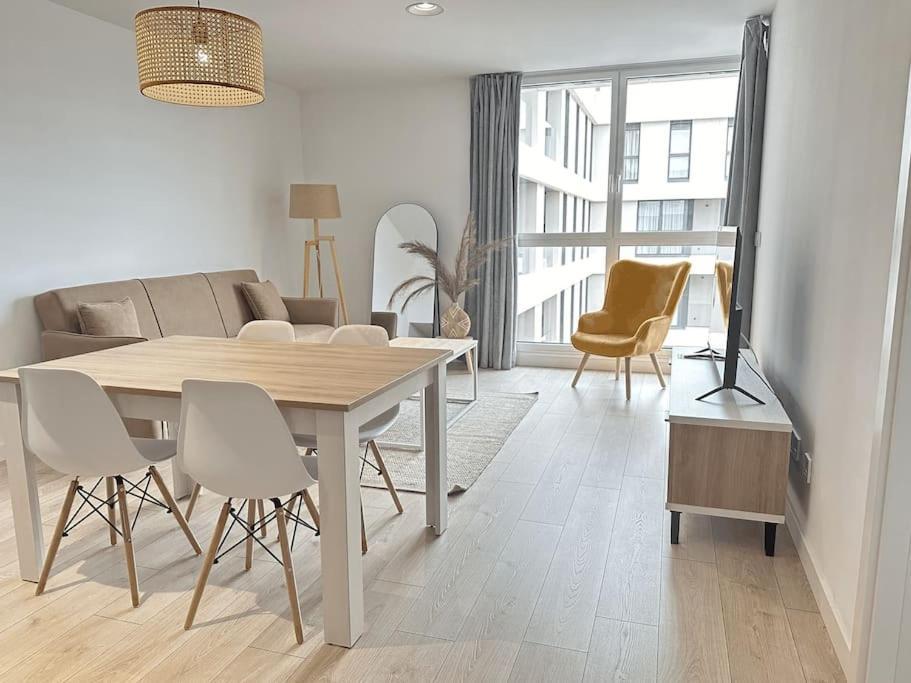 New Port, Free Parking Ybh6a Appartement
